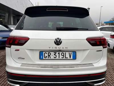 Volkswagen Tiguan 2.0 TDI 200 CV DSG 4MOTION R-Line Black Edition Bianco usata Magenta