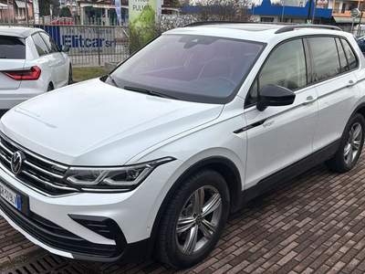 Volkswagen Tiguan 2.0 TDI 200 CV DSG 4MOTION R-Line Black Edition Bianco usata Magenta