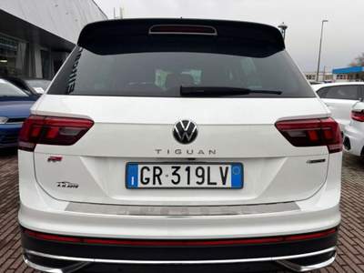Volkswagen Tiguan 2.0 TDI 200 CV DSG 4MOTION R-Line Black Edition Bianco usata Dormelletto