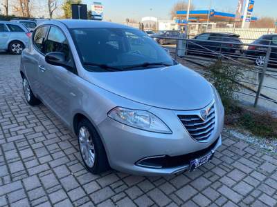 Lancia Ypsilon 1.2 69 CV 5 porte Gold Argento usata OSSONA