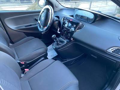 Lancia Ypsilon 1.2 69 CV 5 porte Gold Argento usata OSSONA