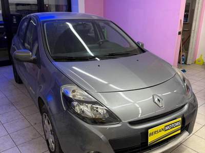 Renault Clio 1.2 16V 5 porte Luxe Grigio usata Castagnaro