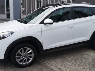 Hyundai Tucson 1.7 CRDi XPossible TettoApribilePanoramico Bianco usata Corbetta