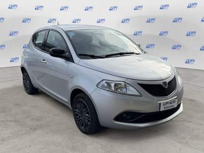 Lancia Ypsilon 1.0 firefly hybrid Gold s&s 70cv Argento usata Pistoia