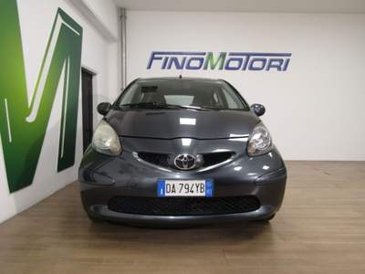 Toyota Aygo 1.0 12V VVT-i 5 porte - NEOPATENTATI Grigio usata Fino Mornasco