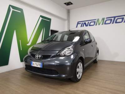 Toyota Aygo 1.0 12V VVT-i 5 porte - NEOPATENTATI Grigio usata Fino Mornasco