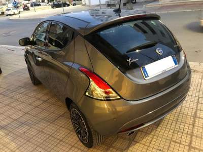Lancia Ypsilon 1.0 FireFly 5 porte S&S Hybrid Gold Grigio usata Marsala