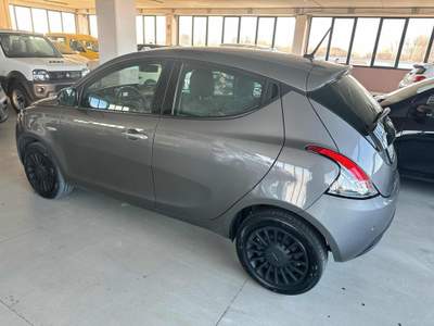 Lancia Ypsilon 1.0 FireFly 5 porte S&S Hybrid Silver Grigio usata Novellara