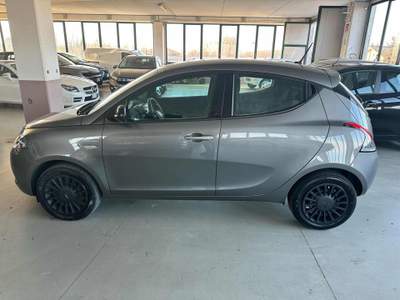 Lancia Ypsilon 1.0 FireFly 5 porte S&S Hybrid Silver Grigio usata Novellara