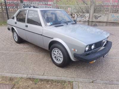 Alfa Romeo Giulia ALFETTA 2000 LI AMERICA Argento usata MILANO