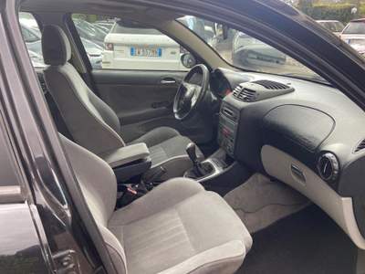 Alfa Romeo 147 1.6 16V TS 5 porte Distinctive Nero usata ANGRI