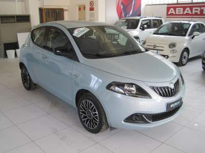 Lancia Ypsilon 1.0 FireFly 5 porte S&S Hybrid Platino Verde usata Voghera