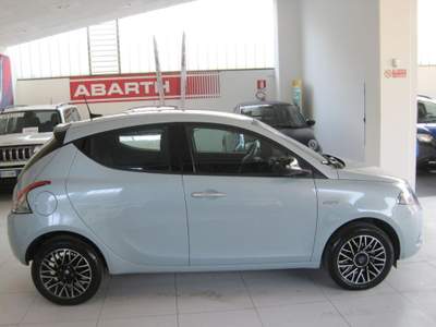 Lancia Ypsilon 1.0 FireFly 5 porte S&S Hybrid Platino Verde usata Voghera