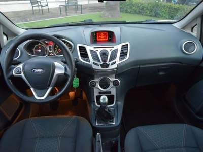 Ford Fiesta 1.4 TDCi 5pt Titanium 68CV Argento usata Roma