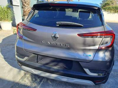 Renault Captur Hybrid E-Tech 145 CV Intens Grigio usata Lucugnano