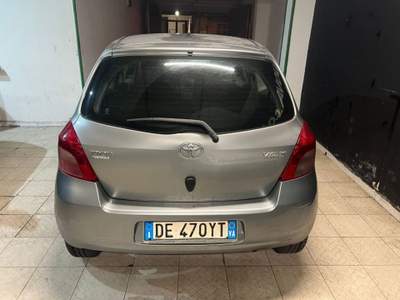 Toyota Yaris 1.0 3 porte Sol Grigio usata PALERMO