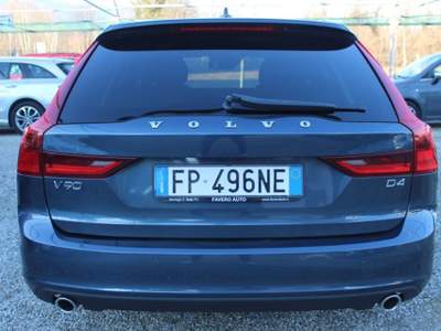 Volvo V90 D4 Geartronic Momentum Blu/Azzurro usata Moriago della Battaglia