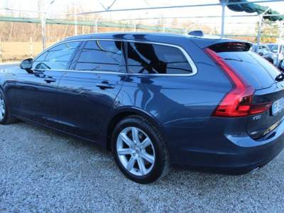 Volvo V90 D4 Geartronic Momentum Blu/Azzurro usata Moriago della Battaglia