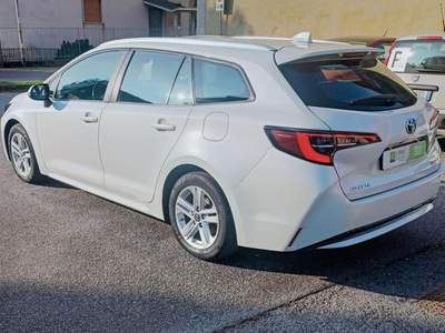 Toyota Corolla 1.8 Active Hybrid CVTI Bianco usata Villasanta
