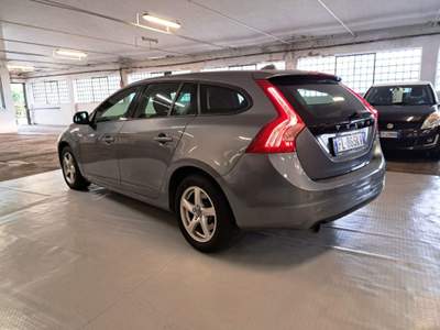 Volvo V60 D2 Geartronic Momentum EURO 6B Grigio usata Borgaro Torinese