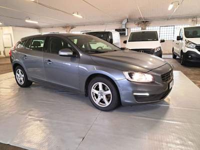 Volvo V60 D2 Geartronic Momentum EURO 6B Grigio usata Borgaro Torinese