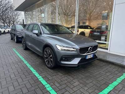 Volvo V60 Cross Country D4 AWD Geartronic Business Plus Grigio usata Magenta
