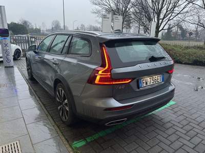 Volvo V60 Cross Country D4 AWD Geartronic Business Plus Grigio usata Magenta