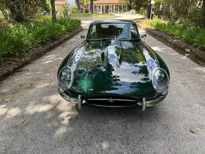 Jaguar E-Type 4.2 Series 1 265CV Verde usata Roma