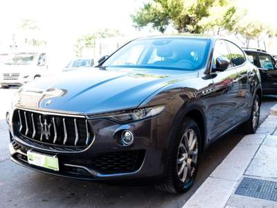Maserati Levante V6 Diesel AWD Q4 Grigio usata Grottaglie