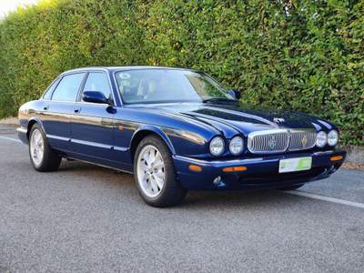 Jaguar XJ 4.0 V8 32V 284 CV Automatic Executive Blu/Azzurro usata Cava Manara