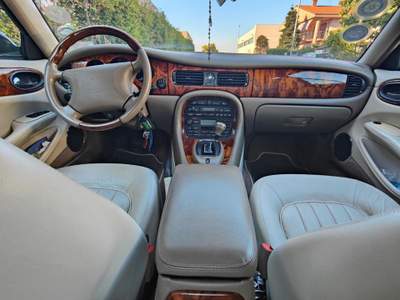 Jaguar XJ 4.0 V8 32V 284 CV Automatic Executive Blu/Azzurro usata Cava Manara