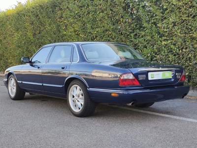 Jaguar XJ 4.0 V8 32V 284 CV Automatic Executive Blu/Azzurro usata Cava Manara