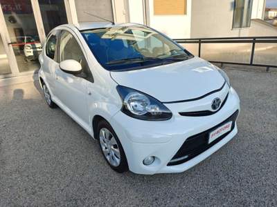 Toyota Aygo 1.0 12V VVT-i 5 porte Active Bianco usata San Nicola Manfredi