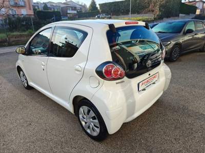 Toyota Aygo 1.0 12V VVT-i 5 porte Active Bianco usata San Nicola Manfredi