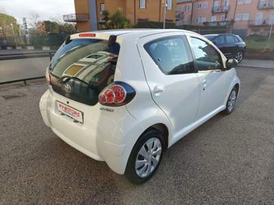 Toyota Aygo 1.0 12V VVT-i 5 porte Active Bianco usata San Nicola Manfredi