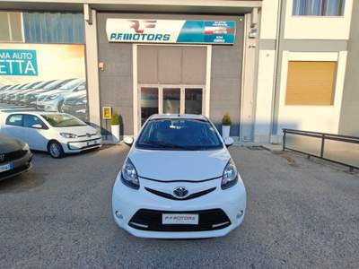 Toyota Aygo 1.0 12V VVT-i 5 porte Active Bianco usata San Nicola Manfredi