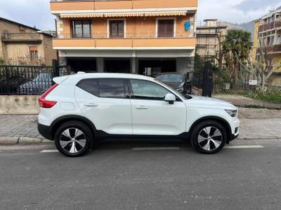 Volvo XC40 D3 Geartronic Momentum Pro Bianco usata Castel San Giorgio