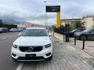 Volvo XC40 D3 Geartronic Momentum Pro Bianco usata Castel San Giorgio