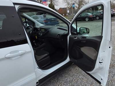 Ford Tourneo Courier 1.0 EcoBoost 100 CV Titanium Bianco usata Castelnuovo Rangone