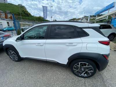 Hyundai Kona HEV 1.6 DCT XTech Bianco usata Pozzuoli