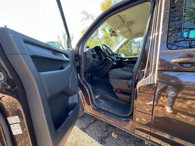 Volkswagen Caravelle 2.0 TDI 150CV DSG  TRENDLINE - IVA ESPOSTA - Marrone usata MILANO
