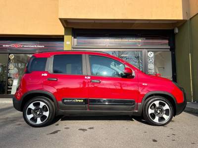 Fiat Panda 1.0 Cross Hybrid Rosso usata Cantù