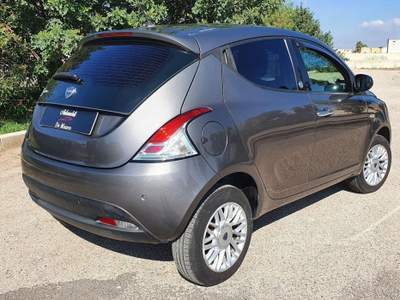 Lancia Ypsilon 0.9 Twinair 85 CV 5 porte Metano Ecochic Gold Grigio usata Sava