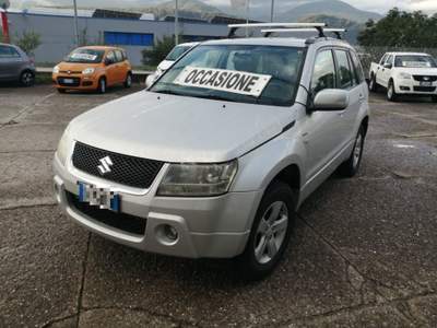 Suzuki Grand Vitara 1.9 DDiS 5 porte Argento usata Tolmezzo