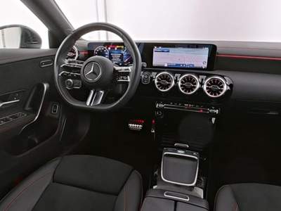 Mercedes-Benz CLA Automatic Shooting Brake AMG Line Premium Plus Nero usata Magenta