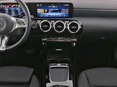 Mercedes-Benz CLA Automatic Progressive Line Advanced Mild Hybrid Nero usata Magenta