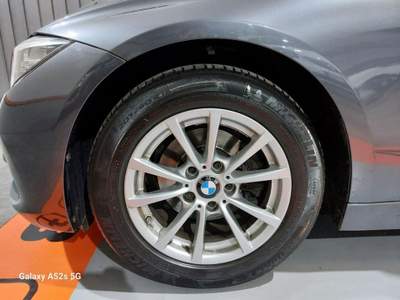 BMW Serie 3 318d d Touring Business Advantage Grigio usata CARAVAGGIO