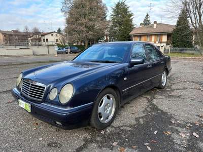 Mercedes-Benz Classe E Avantgarde Blu/Azzurro usata Reggio Emilia