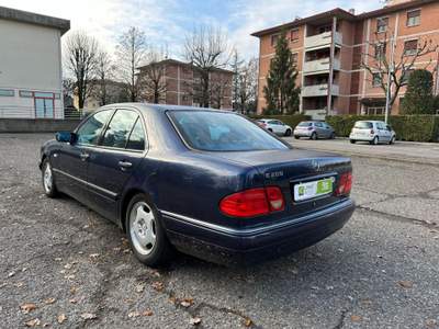Mercedes-Benz Classe E Avantgarde Blu/Azzurro usata Reggio Emilia