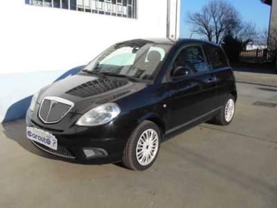 Lancia Ypsilon 1.3 MJT 75 CV Platino Nero usata Carignano